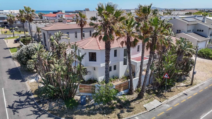 To Let 4 Bedroom Property for Rent in Sunset Beach Western Cape